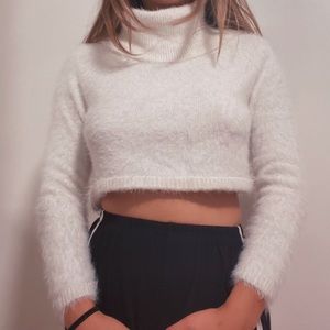 UO white fuzzy turtleneck sweater 🌬
